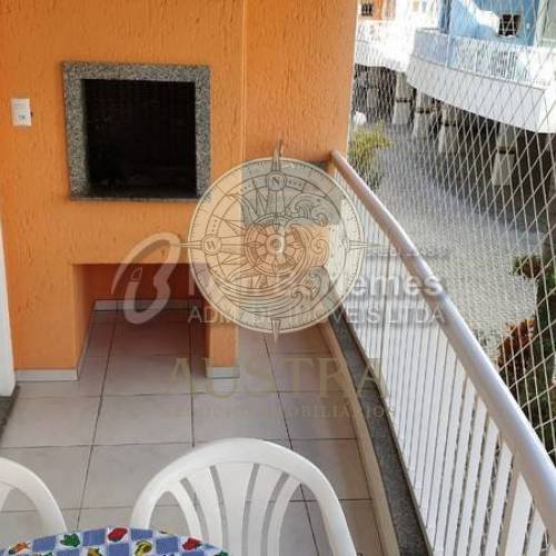 Apartamento com piscina coletiva