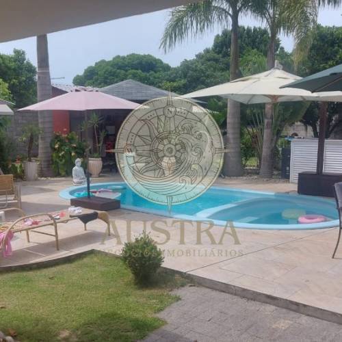 CASA COM PISCINA EM MARISCAL