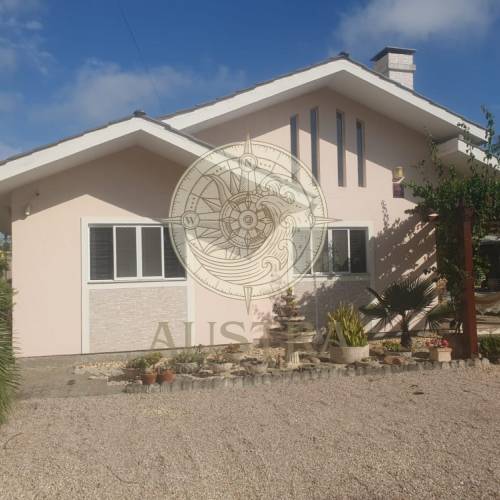 CASA COM PISCINA EM MARISCAL