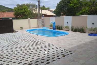 Casa com piscina 50m do mar